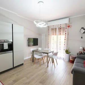 Luminoso E Moderno Ad Un Passo Da Tutto Appartamento